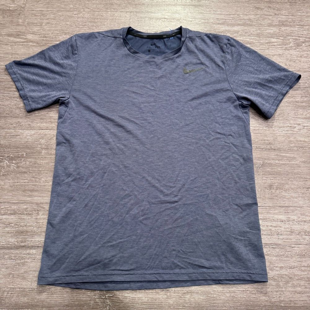 Nike‎ Shirt Mens Medium Purple Short Sleeve Modern Athletic Fitness Polyester